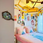 아파트 The Enchanted House