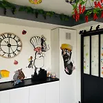 The Enchanted House דירה *