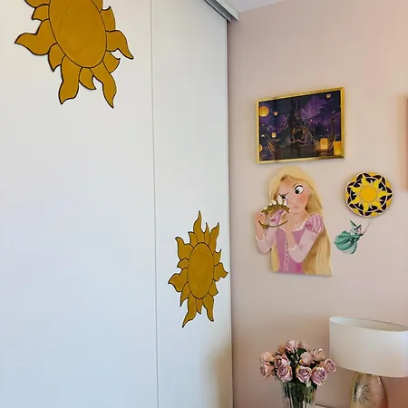 The Enchanted House セリ