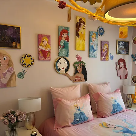 アパート The Enchanted House *