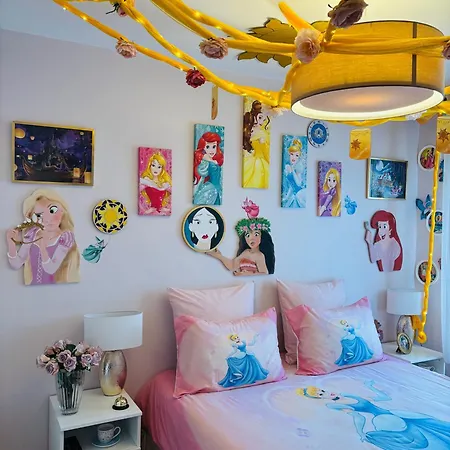 The Enchanted House アパート