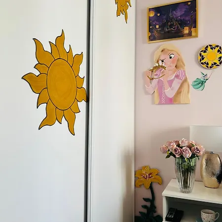 아파트 The Enchanted House