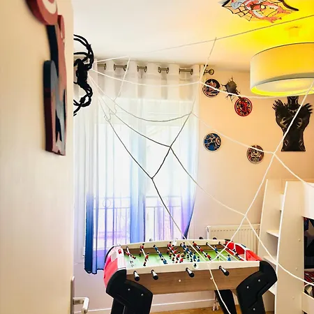 公寓 The Enchanted House 塞里斯